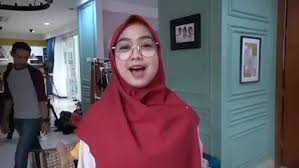 (lahir di batam, 1 juli 1995; Ria Ricis Siaran Facebook