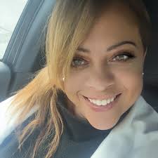 What are good recommendations for a wedding officiant and photographer in  Hollywood, Florida?