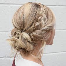 Coiffure invitée mariage cheveux mi long. 1001 Idees De Coiffure Demoiselle D Honneur Jolie Et Romantique