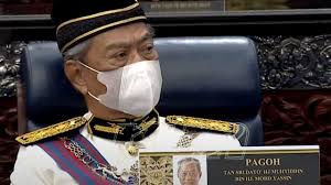 The leader of the current caretaker government will be pm najib, who will be the 'caretaker prime minister'. Fxxmrqg61cokkm
