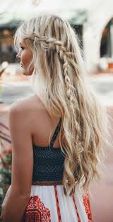 Santa Barbara Barefoot Blonde By Amber Fillerup Clark Hair Styles Long Hair Styles Boho Hairstyles