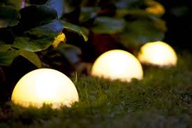 Beleuchtung Im Garten Ideen Boden Solar Kugel Rasen Solarkugeln Garten Gartenbeleuchtung Beleuchtung Garten
