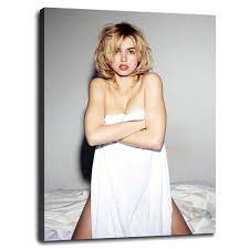 YOEHOOM Ana De Armas Sexy Model Wall Art Nude Bikini Girl Fitness Model  Canvas Prints Bedroom Bathroom Porn Poster Poster For Home Office Living  Room Decorations With Framed 10x8 : Amazon.ca: Home