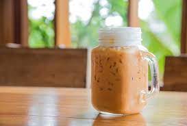 Tutorial cara membuat teh tarik. Begini Cara Meracik Es Teh Tarik Yang Harum Pekat