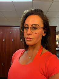 Is there any single males ages 45-50 from Toronto, Ontario Canada? I'm  seeing a lot of single male profiles from the US