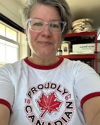 Isn't snail mail a wonderful gift?! 💌 We are just sitting down and writing  our own Christmas cards. A little late but not too late… Take a look at our  beautiful selection