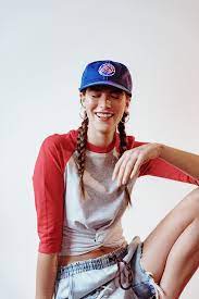 The Baseball Hat Is The Hair Accessory You Ve Been Waiting For Outfits With Hats Hairstyles With Caps Hairstyles With Baseball Cap
