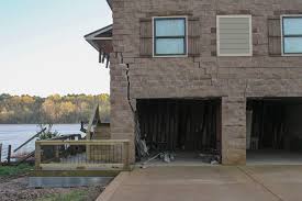 Julia hendrix attends the university of tennessee, chattanooga, and will graduate in 2022 with a bachelor's in secondary education. Breakaway Barges Damage House On Tennessee River The Waterways Journal