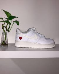 While holiday variants have become a neccesity for many sneakerheads that las couple of years, valentine's day has become a preferred. Air Force 1 2021 Valentine S Day Joints Sneakers