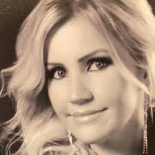 Martina Cade's Instagram, Twitter & Facebook