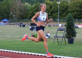 In 1:58,20 minuten schwamm sie der konkurrenz fünf sekunden davon und geht als favoritin ins finale am abend. Laufnacht Regensburg Corinna Schwab Trotz Starkem Gegenwind Mit Neuer 200 Meter Bestzeit Bayerischer Leichtathletik Verband E V Blv