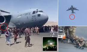 The arrival of the taliban in the afghan capital kabul on august 15 has prompted a mad rush to the airport as residents attempt to leave the country on the last available planes. Ijm7aewmjib7um