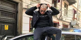 Born 13 october 1964) is an italian investigative journalist, writer and opinion leader, editor of the independent journal il fatto quotidiano. Alessandro Travaglio Video Chi E Il Figlio Del Giornalista Marco Tra Rap E Social