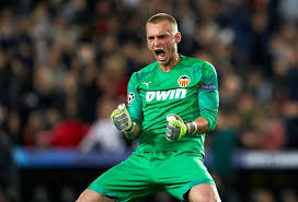 Goalkeeper jasper cillessen featured just 32 times for barcelona in three years at camp nou and he has now sealed a move to valencia. Jasper Cillessen Is Zielsgelukkig In Valencia Langzamerhand Valt Alles Op Zijn Plek Nederlands Voetbal Gelderlander Nl