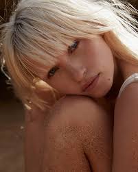 The Universal Feeling of youtime' @youtime Photography:  @ivanamartynzyznikow CD: @carolinebeard__ Hair: @gg.mua Makeup:  @robpoveymua Fashion: @vivienvittadello Starring: @anja_konstantinova  @kultaustralia @thedominofiles @noelkuron @people.agency ...