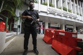 On 29 june 1965, koes plus, a leading indonesian pop group in the 1960s, 1970s and 1980s, was imprisoned in glodok, west. Xjpjum2zy1aghm