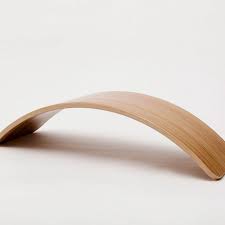 Tabla Curva De Madera De Bambu Lacada Transparente Wobbel Novedades Madera De Madera Bambu