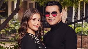 Esposa de Yeison Jiménez llora al recibir cadena restaurada tras accidente: así quedó la joya - El País