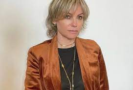 Martin cloutier fréquente pascale nadeau depuis 11 ans et ils sont mariés depuis cinq ans. Caroline Neron Est Renversante Dans Un Veston En Velours Orange