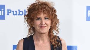 Aún no tenemos ningún álbum de este artista, pero puedes colaborar enviando álbumes de fiorella mannoia. Fiorella Mannoia Fermata La Sua Presunta Stalker Sotto Casa Della Cantante