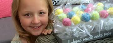 De 9-jarige dochter van Ebony chatte met een pedofiel: 'Ik dacht dat ze  naar Enzo Knol keek!'