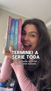 OBSERVAÇÃO IMPORTANTE 🚨 Ainda que os livros sejam histórias independentes,  os personagens dos primeiros livros lançados vão aparecendo nos próximos.  Então PODE SER QUE VOCÊ PEGUE PEQUENOS SPOILERS se ...