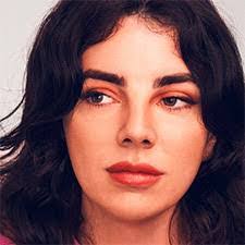 Lois Vickers's Instagram, Twitter & Facebook