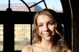 Amanda Ruffo's Instagram, Twitter & Facebook