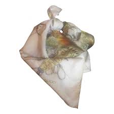 And how you store, wear and wash your silk will. Guccigucci Ecru Silk Scarves Dailymail