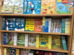 グアムの本屋さん(GPOアウトレット店)で見た絵本の神コーナー | グアム大人の旅ブログ