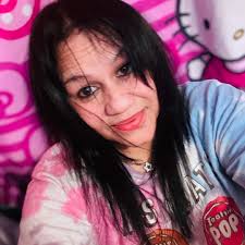 A ver, la que cantó en la Copa América fue KaRoL G, por eso me están  diciendo, ya hermanas van a hacer que se ofenda, ya ven como se ofendió  Laura Zapata