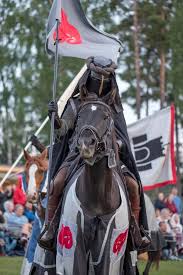 Som vid rätt förutsättningar kan leta sig upp till ytan igen och blossa upp med full kraft. Medeltidsveckan Pa Gotland Photos Facebook