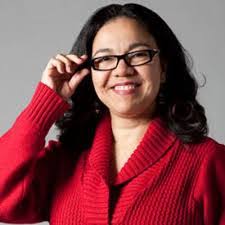 Kelly Mullaney's Instagram, Twitter & Facebook