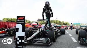 Mercedes ging im vierten rennen en suite im kampf um den sieg leer aus. Hamilton Gewinnt Auch Den Grossen Preis Von Spanien Sport Dw 16 08 2020