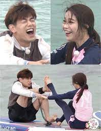 Eric nam habló sobre las desvantajas de grabar en el show con su 'esposa' solar de mamamoo. Eric Nam And Solar To Attempt Couple Yoga On We Got Married Eric Nam Eric Nam Solar Couples Yoga