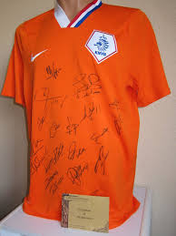 Daarvoor was het olympisch voetbaltoernooi voor het nederlands elftal de eerste kans op een grote internationale prijs. Nederlands Elftal 2008 Shirt Origineel Gesigneerd Shirt Catawiki