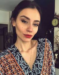 Merhaba arkadaşlar! Hoy 10 de Junio está de cumple la hermosa actriz Hazal  Benli 😍🌹 Quién dio vida al personaje de Fadik . Que tenga un hermoso día!  İyi ki doğdun! İyi ki varsın! 🎉🎈🎶🎂👏👏👏❤