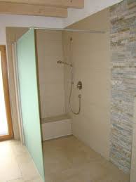 So vorteilhaft auch eine begehbare dusche ist, bei ihrem einbau ist nicht nur auf das richtige gefälle zu achten, hier gibt es noch einiges mehr zu. Bilder