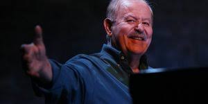 Ξεκίνησε την καριέρα της το πάσχα του 1962 στην «τριάνα» του χειλά δίπλα στο γρηγόρη μπιθικώτση και τη δούκισσα. Biky Mosxolioy Apo To Iefimerida Gr