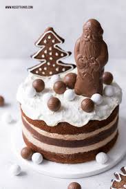 Wenn die schokolade geschmolzen die schokoladensahne sie in eine rührschüssel geben und erstmal abkühlen lassen bevor man sie in den kühlschrank stellt. Weihnachts Torte Mit Nougat Haselnuss Kuchen Und Milka Schokolade Nicest Things
