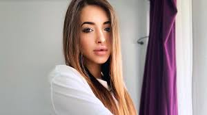 Ajunsă la spital cu o criză renală severă după evoluția de miercuri, gimnastica română nu a vrut să riște o accidentare în finalele pe aparate. Larisa Iordache Spaima Infractorilor Motivul Pentru Care Gimnasta S A Costumat In PoliÅ£istÄƒ Foto