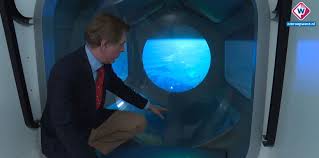 Er wordt met vuurwerk gegooid en mensen hergroeperen zich op verschillende. Eruit Op De Buis Met Space Expo
