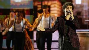 Il cantante nasce a milano nel. Ubf74s1v5ntjem