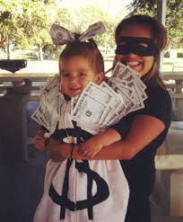 Halloween Costumes For Pregnant Moms The Whole Gang The Spoiled Mama The Spoiled Mama