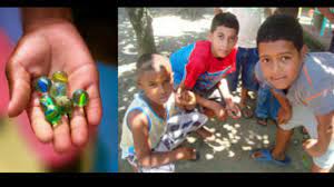 Que se realizan sin ayuda de juguetes tecnológicamente complejos, sino con el propio cuerpo o con recursos fácilmente disponibles en la naturaleza (arena, rocas, ciertos huesos como las tabas, hojas, flores, palos, colores, pedazos de ramas, etc) o entre objetos caseros. Top 10 Juegos Tradicionales Infantil De La Republica Dominicana Youtube