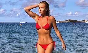 Amanda holden takes it all off to wish 2020 goodbye photos 'bgt' judge amanda holden took it all off in a cheeky way to ring in the new year. Amanda Holden 49 Stuns With Incredible Beauty Hack For Youthful Glow Hello
