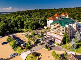 Made with heart and passion, a secret meadow awaits you at the end of a winding road through the middle of the forest. Sungarden Golf Spa Resort