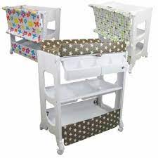design et securisante la table a langer petite stars de monsieur bebe va vous permettre de changer bebe en toute serenite table a langer rangement baignoire