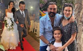 Bir dizi setinde tanışıp aşk yaşamaya başlayan mustafa üstündağ ile ecem özkaya ile 2010 yılında nikah masasına oturmuştu. Ecem Ozkaya Kimdir