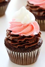Neapolitan Frosting Cupcakes Piled High Frosting In Vanilla Strawberry And Chocolate Is A Wonderful Way To Bring Desserts Frosting Recipes Cupcake Recipes